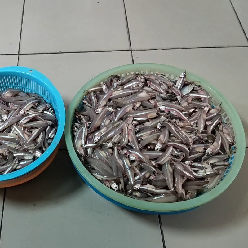Phương pháp chế biến nước mắm cá cơm truyền thống tại gia chuẩn vị 12 Quy trình làm sạch cá cơm trước khi ủ nước mắm