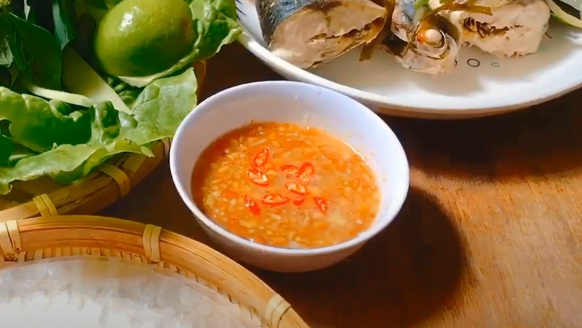 Gà hấp nước mắm