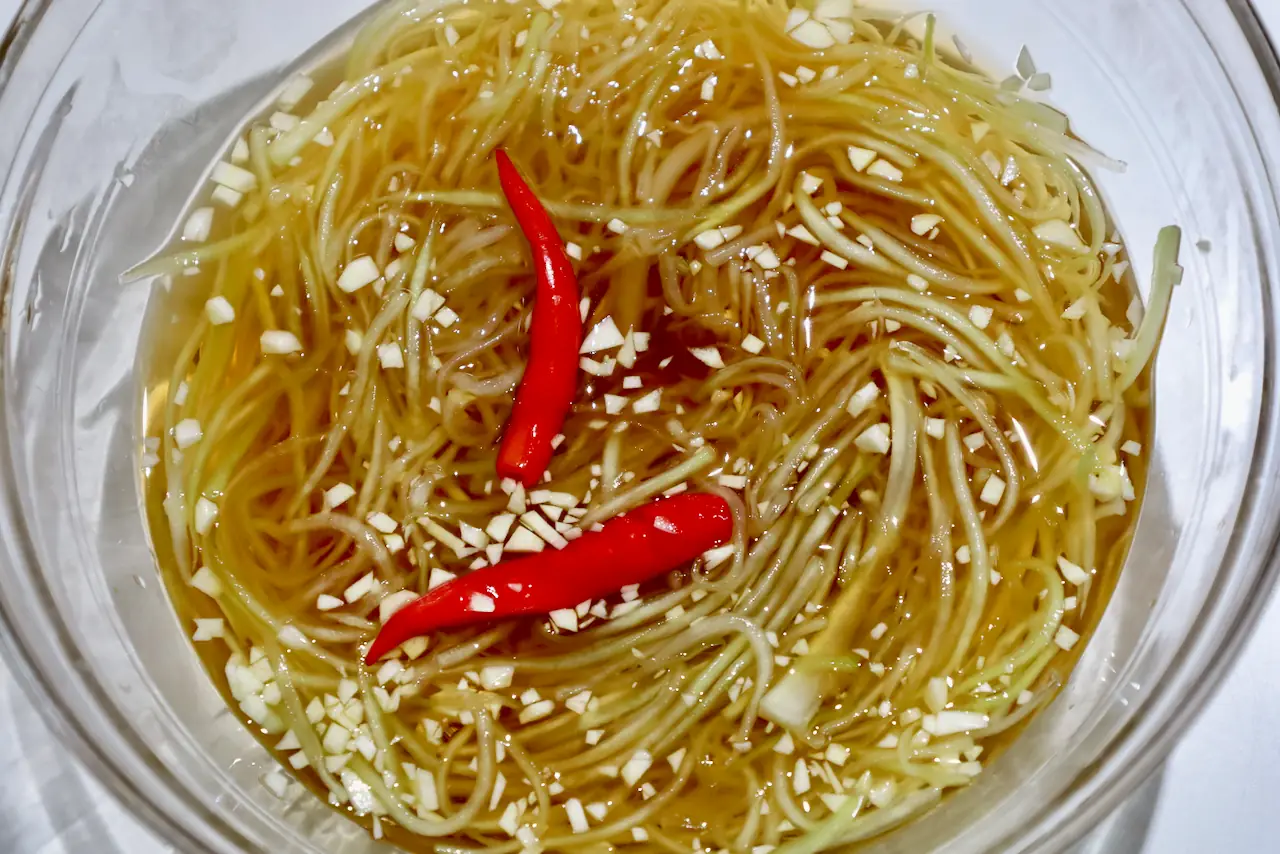 Gỏi đu đủ với tôm và thịt