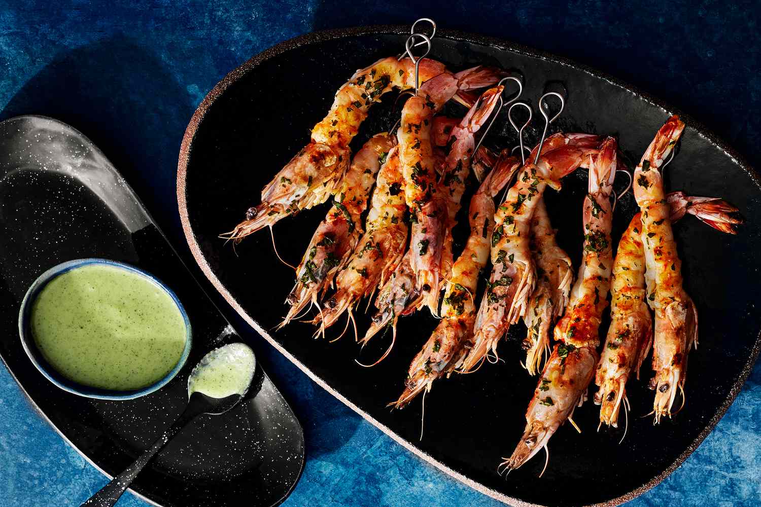 Tôm nướng đậm đà, chấm nước mắm ngon