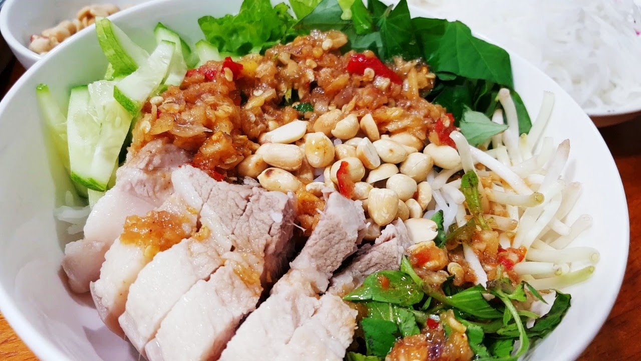 Bún thịt heo nước mắm: công thức chuẩn vị quán tại nhà 10 Cách luộc thịt heo mềm không hôi cho món bún thịt heo nước mắm