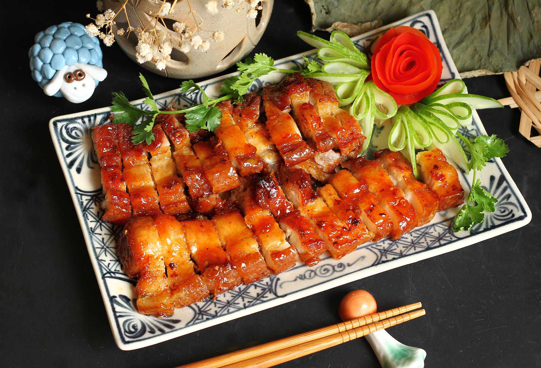Ba chỉ nướng nước mắm ngon đậm vị chuẩn nhà hàng tại nhà 8 Thịt ba chỉ đang được ướp nước mắm tỏi ớt đậm đà trước khi nướng