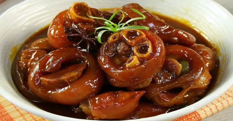 Giò Heo Kho Nước Mắm Ngon Mềm, Đậm Vị: Bí Quyết Kho Chuẩn Đầu Bếp 9 Cách chọn chân giò heo tươi ngon để làm món giò heo kho nước mắm