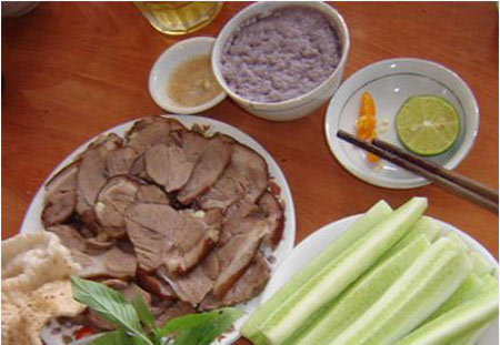Thịt chó nước mắm: Cách làm chuẩn vị truyền thống đậm đà 9 Thịt tươi được sơ chế sạch trước khi chế biến món chiên nước mắm theo phong cách truyền thống
