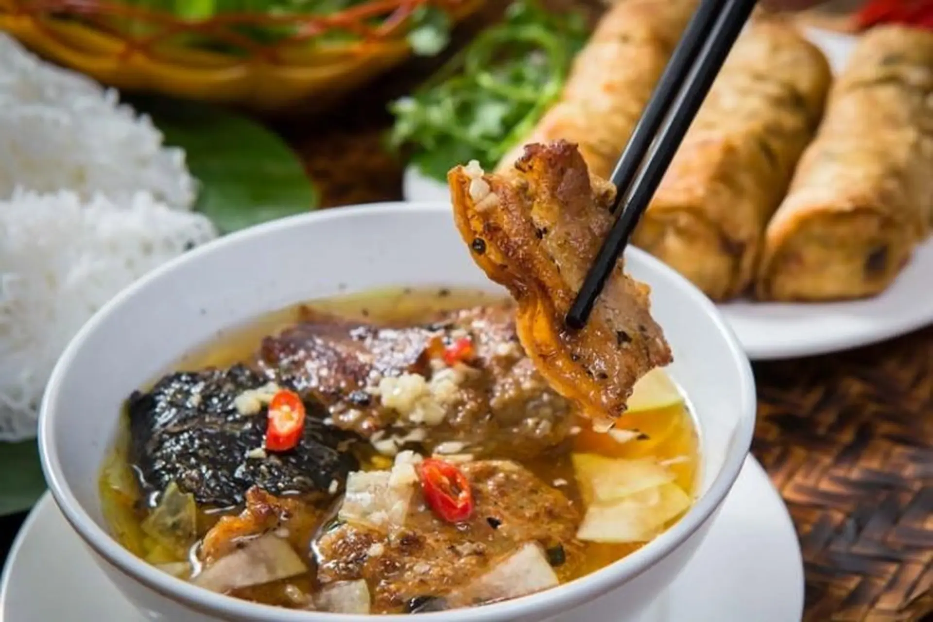 Chả nướng nước mắm thơm mềm chuẩn vị tại nhà 10 Nước mắm chấm pha tỏi ớt ăn kèm chả nướng nước mắm chuẩn vị Việt Nam