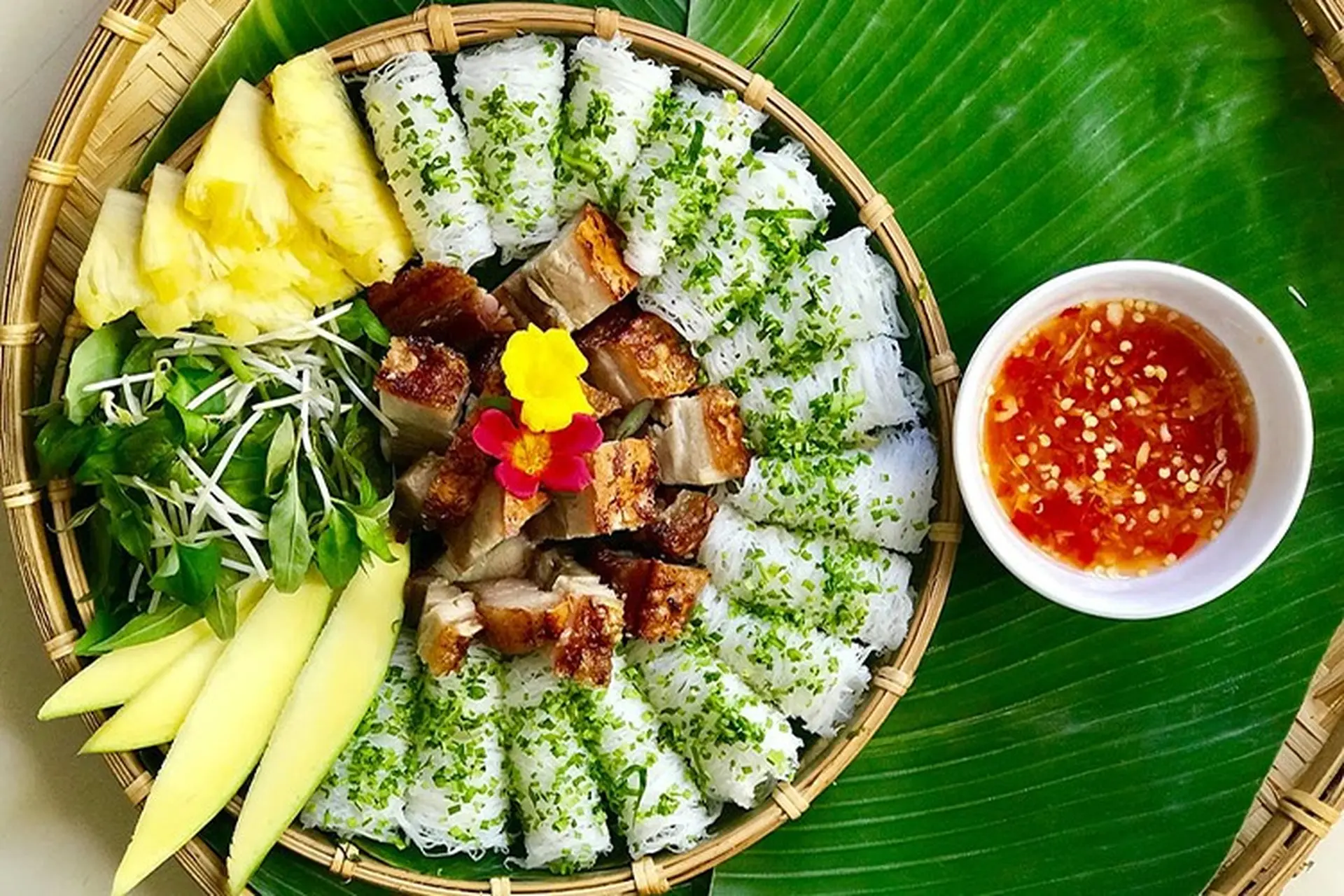 Bánh hỏi nước mắm ngon chuẩn quán: công thức & bí quyết vị giác 7 Bánh hỏi ăn kèm nước mắm chua ngọt tỏi ớt chuẩn vị miền Trung