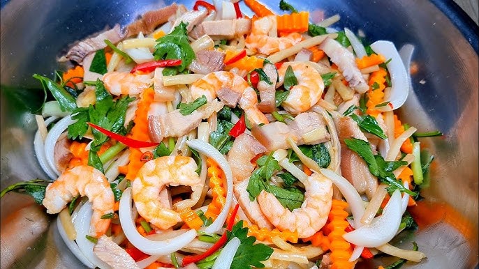 Gỏi Tôm Thịt Nước Mắm Ngon Chuẩn Vị: Công Thức, Mẹo Trộn Không Ra Nước 10 Chuẩn bị nguyên liệu làm gỏi tôm thịt nước mắm với tôm, thịt ba chỉ và rau sống