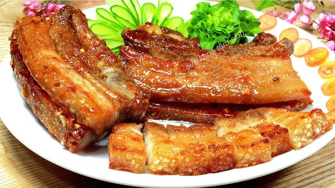 Thịt heo quay nước mắm giòn bì ngon chuẩn nhà hàng 10 Thịt ba chỉ được làm khô da trước khi quay bằng lò nướng để tạo độ giòn bì hoàn hảo