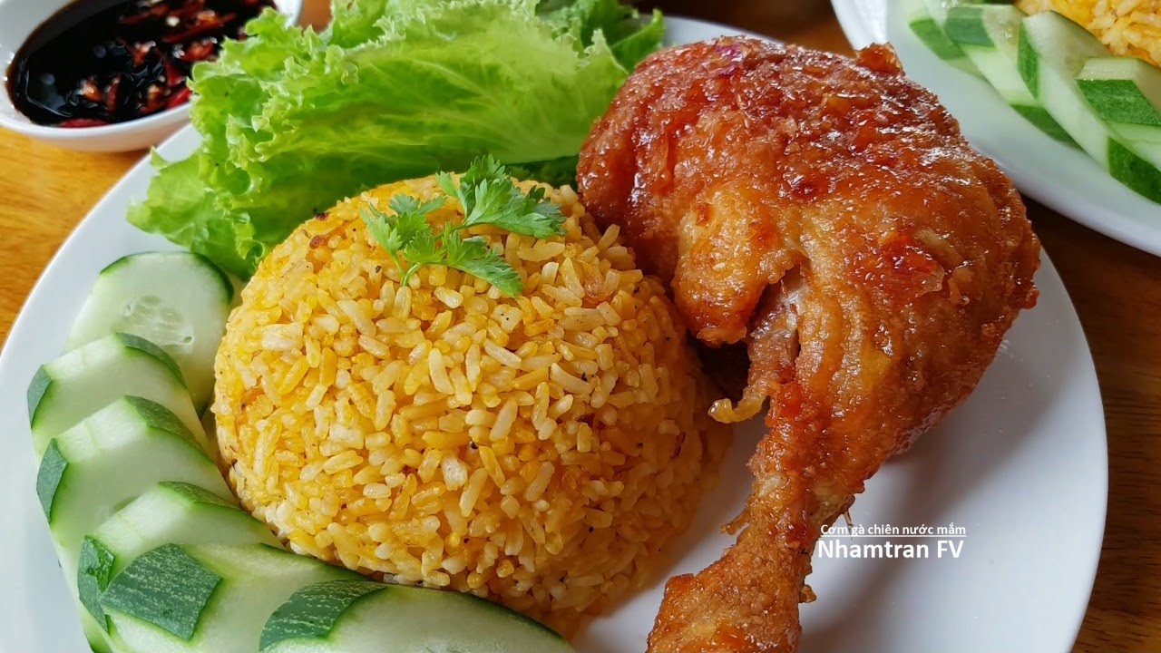 Cơm gà nước mắm ngon chuẩn vị quán dễ làm tại nhà 7 Cơm gà nước mắm chuẩn vị quán với gà luộc và nước mắm tỏi ớt