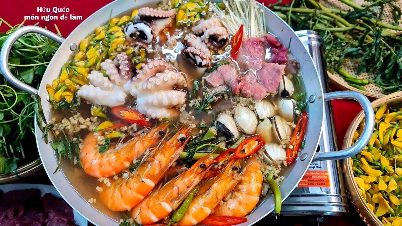 Lẩu hải sản nước mắm: Công thức đậm vị chuẩn miền Tây 12 Nồi lẩu hải sản nước mắm sôi với tôm mực nghêu và rau xanh tươi