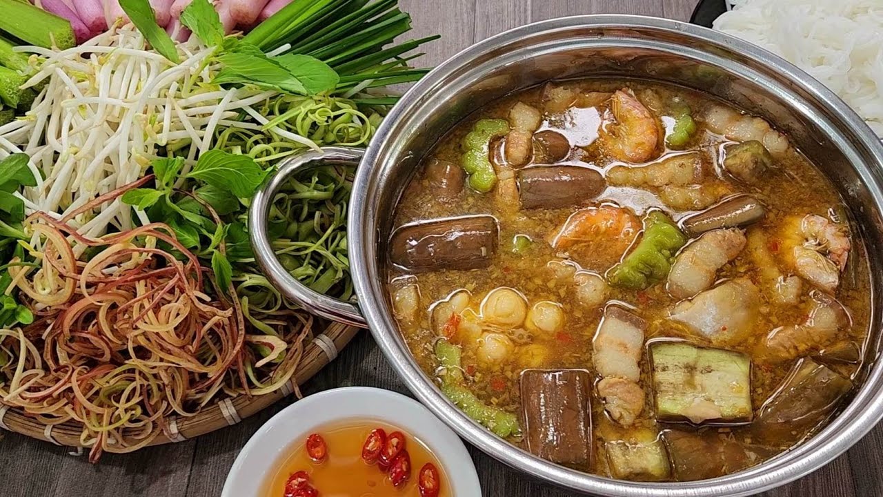 Lẩu mắm miền Tây chuẩn vị: cách nấu ngon như người bản xứ 8 Rau ăn kèm lẩu mắm miền Tây gồm bông súng, rau đắng, kèo nèo tươi