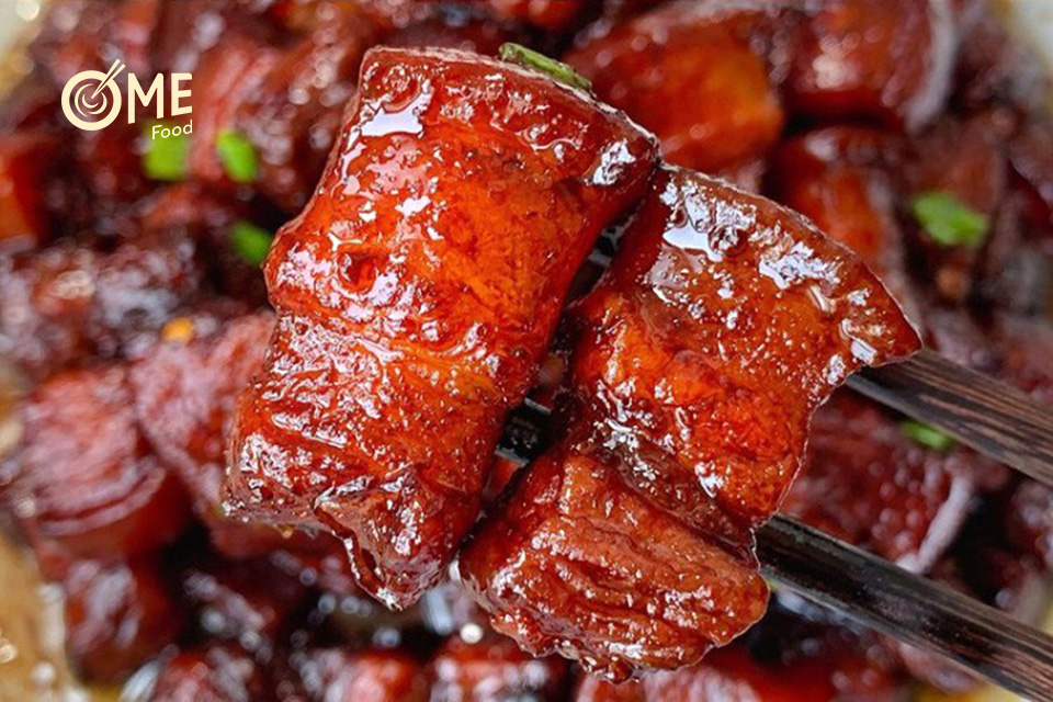 Thịt kho nước mắm chuẩn vị Việt Nam: cách nấu đậm đà dễ làm 8 Nguyên liệu thịt kho nước mắm gồm thịt ba chỉ, nước mắm và gia vị