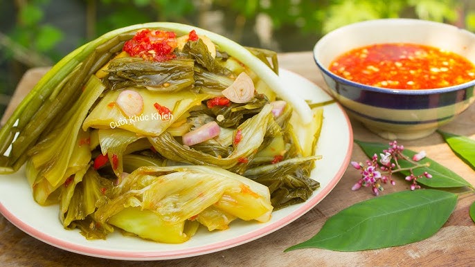 Dưa chua nước mắm chuẩn giòn ngon: công thức dễ làm tại nhà 10 Nguyên liệu làm dưa chua nước mắm gồm dưa leo tươi tỏi ớt và nước mắm