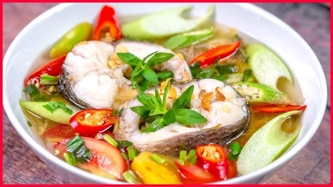 Canh chua cá nước mắm: công thức chuẩn vị miền Tây tại nhà 9 Món canh chua cá nước mắm thành phẩm với rau thơm và nước dùng trong hấp dẫn