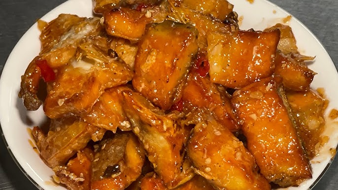 Cá dứa kho nước mắm chuẩn vị miền Tây ngon đậm đà 12 Cá dứa kho nước mắm ăn cùng cơm trắng trong bữa cơm gia đình Việt Nam