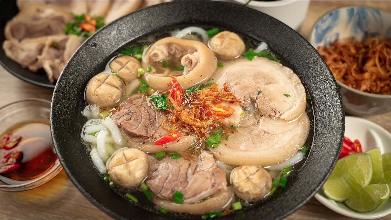 Bánh Canh Giò Heo Nước Mắm: Cách Nấu Thơm Ngon, Nước Dùng Trong Chuẩn Vị 10 Các bước nấu bánh canh giò heo nước mắm với nước dùng trong và giò heo mềm