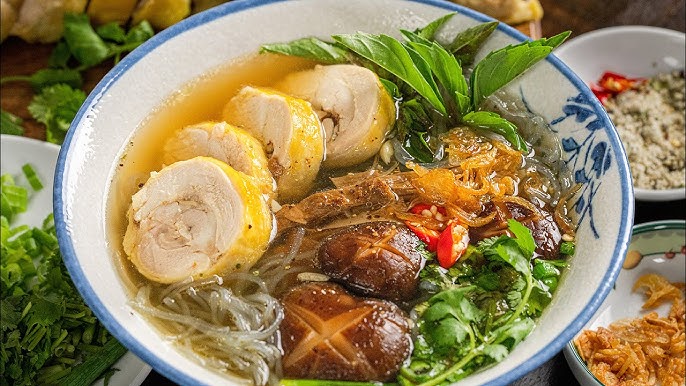 Miến gà nước mắm ngon chuẩn vị – cách nấu dễ tại nhà 9 Cách luộc gà và sơ chế thịt gà cho món miến gà nước mắm
