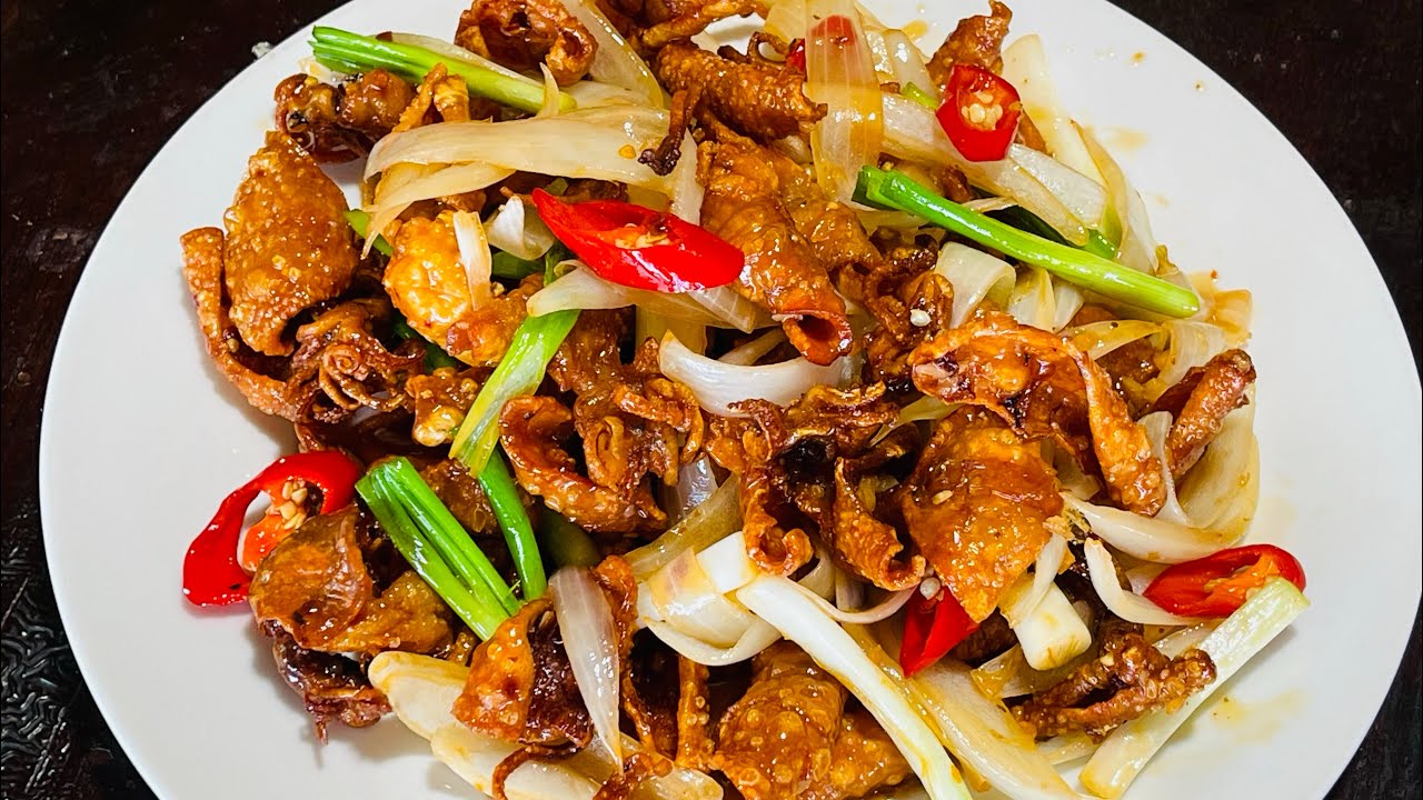Khô mực nước mắm ngon đậm đà: cách làm chuẩn vị tại nhà 8 Khô mực nước mắm rim đậm đà màu cánh gián hấp dẫn kiểu nhà hàng Việt Nam