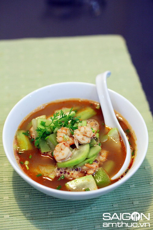 Canh bầu nước mắm ngon chuẩn vị Việt Nam 8 Trái bầu tươi xanh dùng để nấu canh bầu nước mắm truyền thống Việt Nam