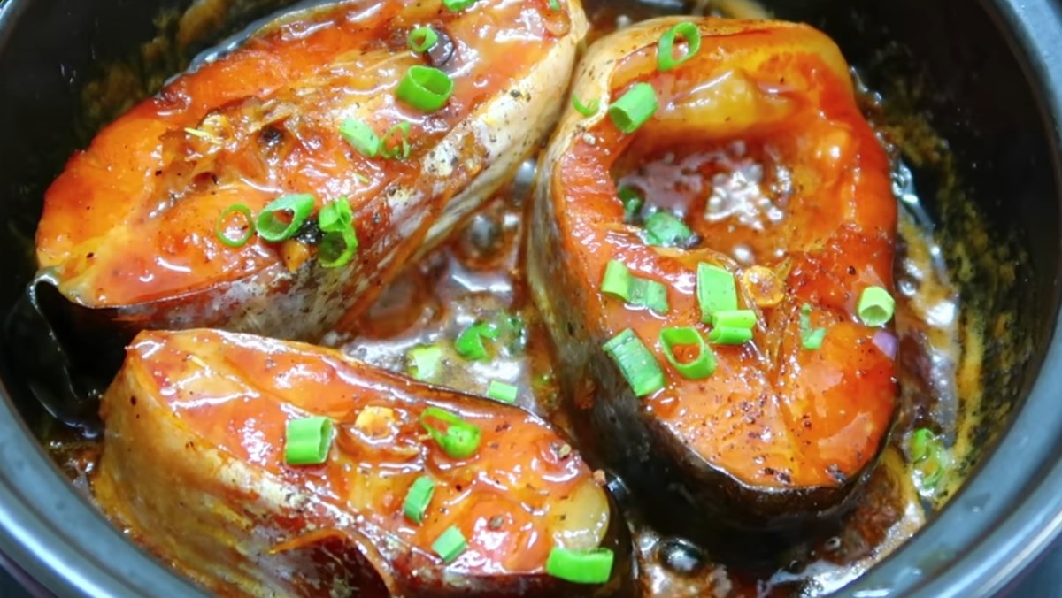 Cá kho gừng nước mắm chuẩn vị đậm đà tại nhà 8 Nguyên liệu món cá kho gừng nước mắm gồm cá, gừng và gia vị truyền thống