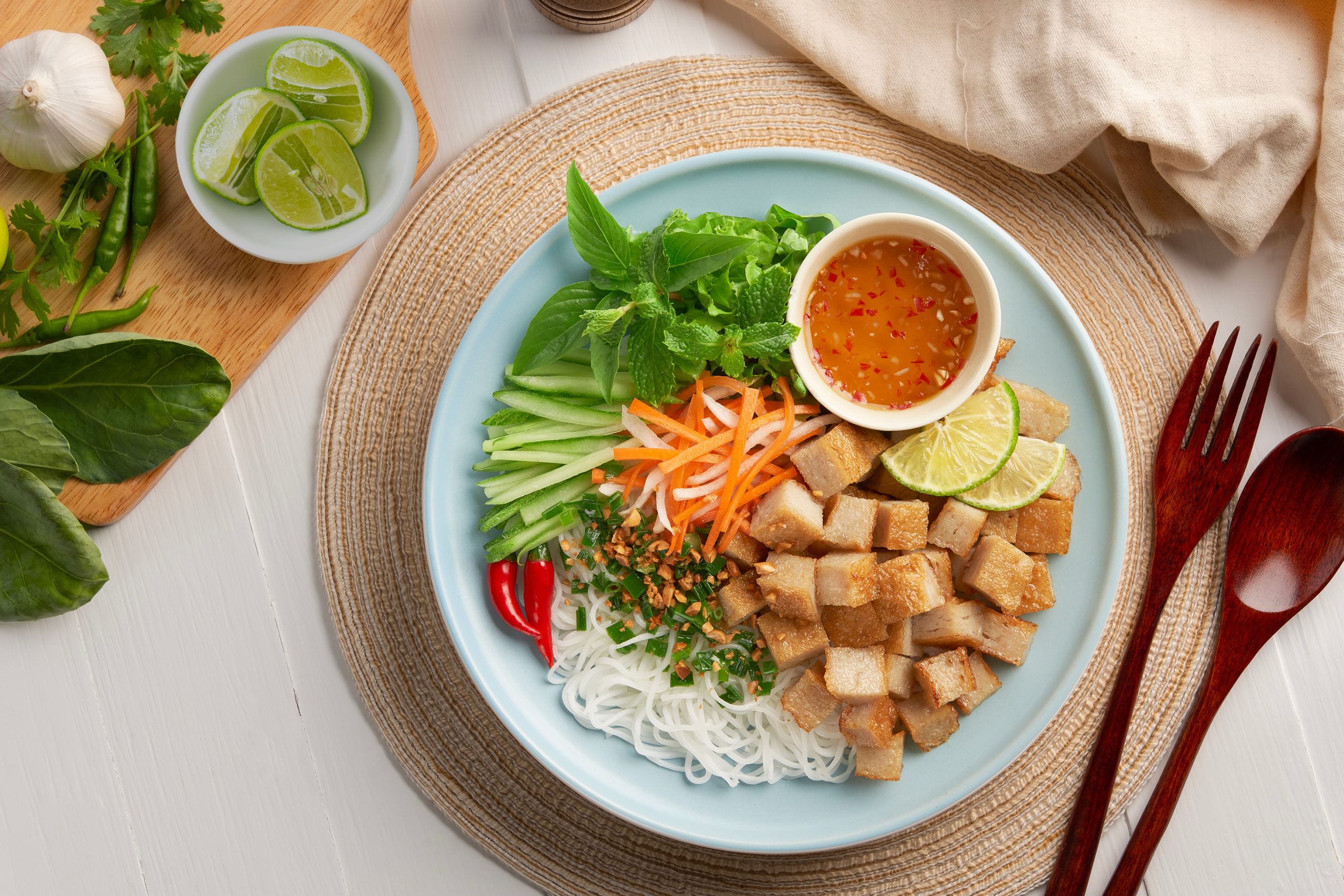 Bún cá nước mắm chuẩn vị Việt: cách làm giòn ngon khó cưỡng 12 Nguyên liệu bún cá nước mắm gồm bún tươi, cá chiên và nước mắm chua ngọt