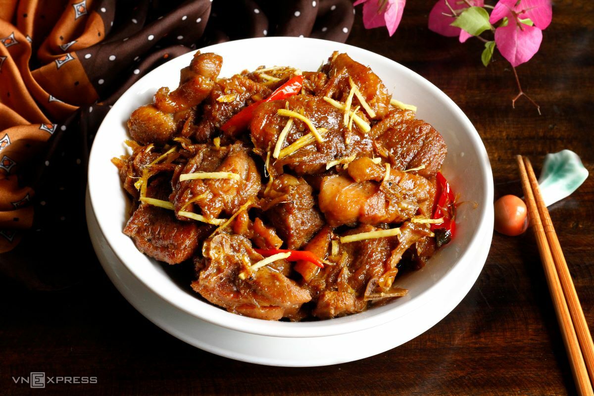 Vịt kho gừng nước mắm chuẩn vị đậm đà không hôi 8 Quy trình sơ chế vịt sạch giúp khử mùi hôi trước khi kho gừng nước mắm