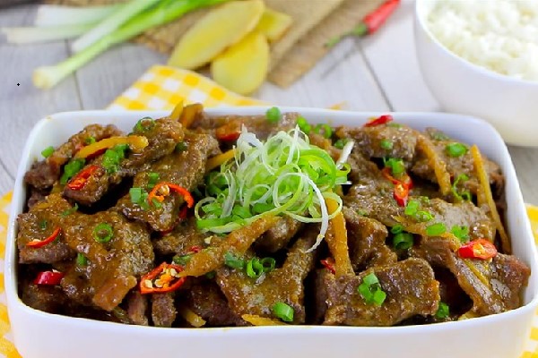 Bò kho nước mắm chuẩn vị miền Nam: cách nấu mềm ngon đậm đà 7 Bò kho nước mắm kiểu miền Nam đậm đà với thịt bò hầm mềm, màu sắc hấp dẫn