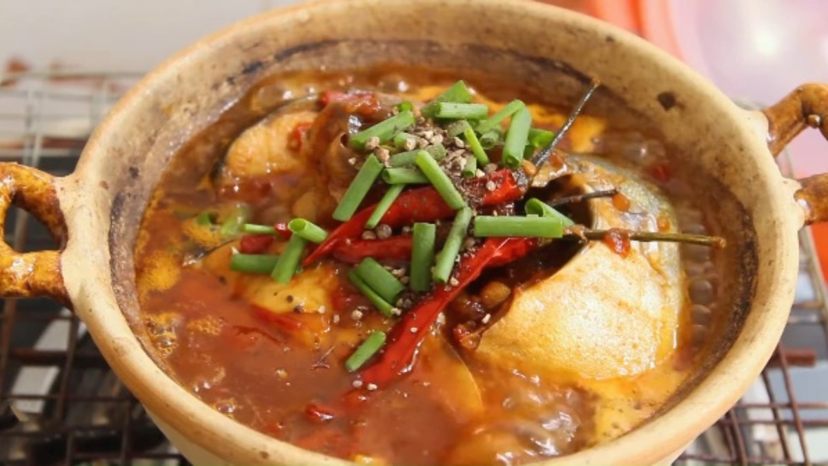 Cá kho cà chua nước mắm ngon đậm đà: Bí quyết không tanh, không nát 10 Nguyên liệu làm cá kho cà chua nước mắm gồm cá tươi cà chua nước mắm hành tỏi tiêu