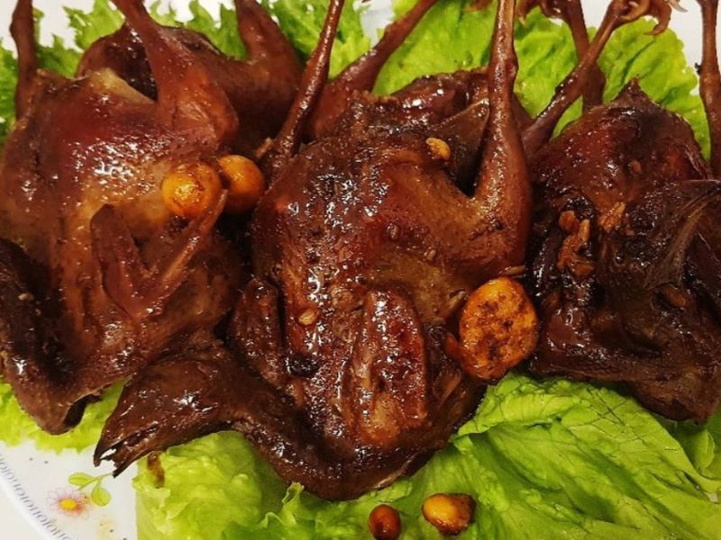 Chim Cút Chiên Nước Mắm Giòn Rụm Chuẩn Nhà Hàng Tại Nhà 10 Nguyên liệu chim cút tươi và nước mắm tỏi ớt chuẩn bị cho món chiên nước mắm