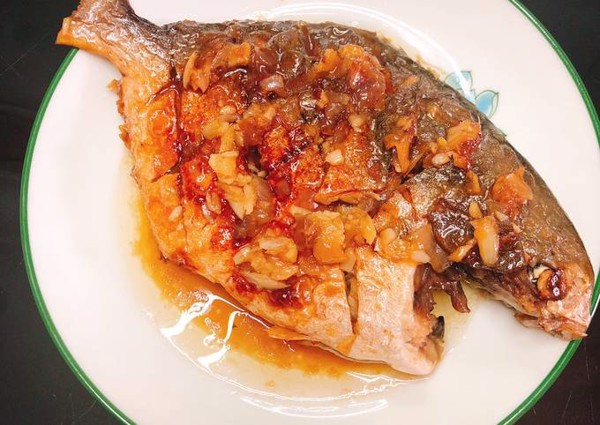 Cá chim chiên nước mắm ngon giòn chuẩn vị nhà hàng 12 Nguyên liệu tỏi ớt nước mắm và cá chim chuẩn bị chế biến món ăn