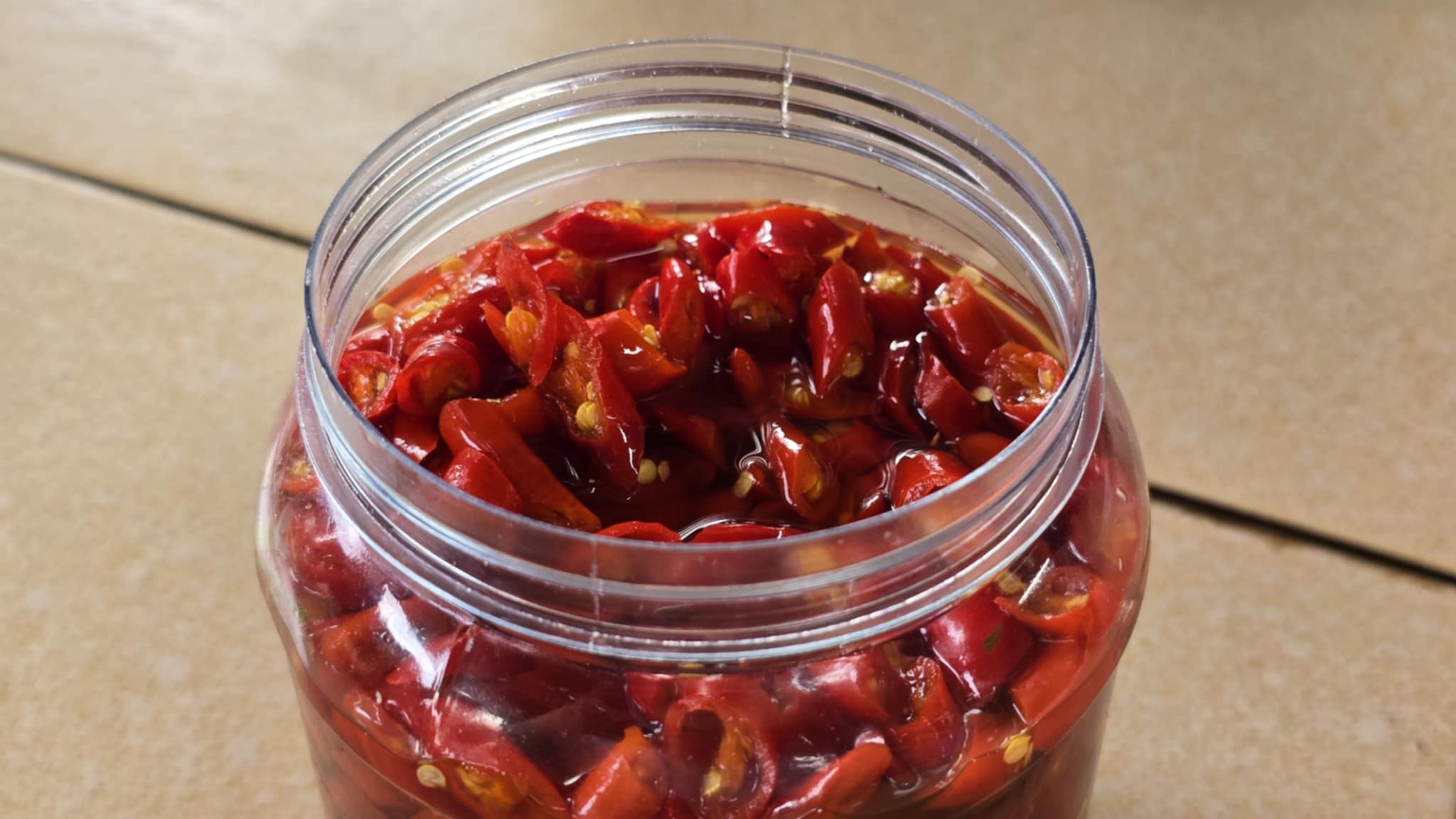 Ớt ngâm nước mắm ngon chuẩn tỷ lệ không bị đen 9 Ớt tươi đỏ tươi dùng để làm ớt ngâm nước mắm chuẩn vị Việt Nam