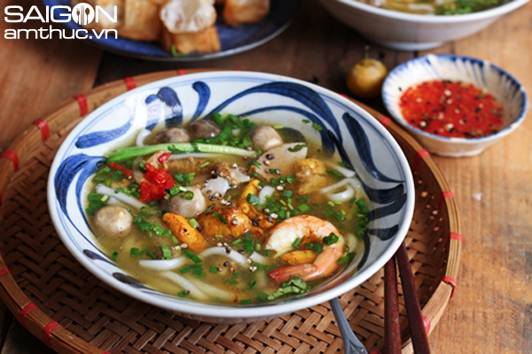 Bánh canh cua nước mắm chuẩn vị miền Nam cực ngon tại nhà 8 Tô bánh canh cua nước mắm miền Nam với cua tươi, sợi bánh canh dai và nước dùng sánh