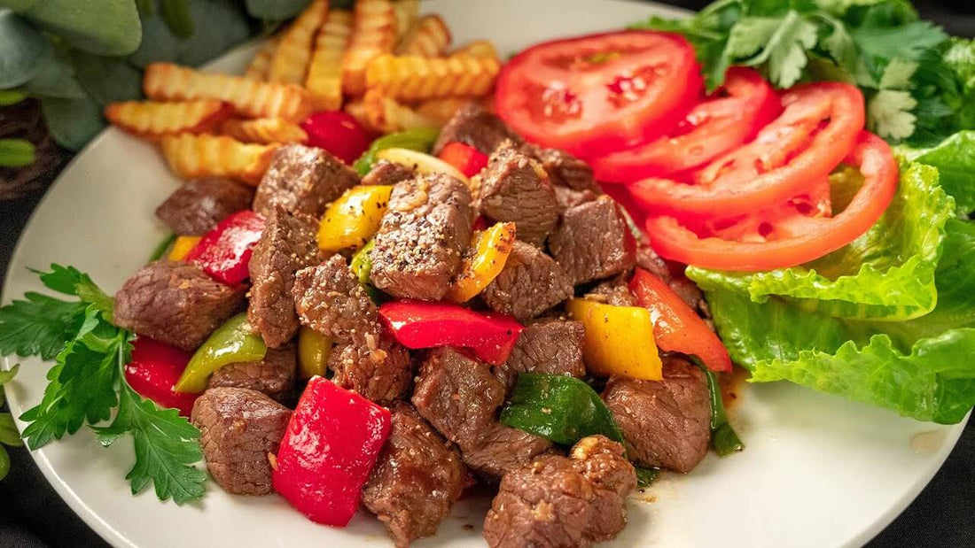 Bò lúc lắc nước mắm ngon chuẩn nhà hàng tại nhà 7 Bò lúc lắc nước mắm với thịt bò xào nhanh lửa lớn, màu sắc hấp dẫn và rau củ tươi