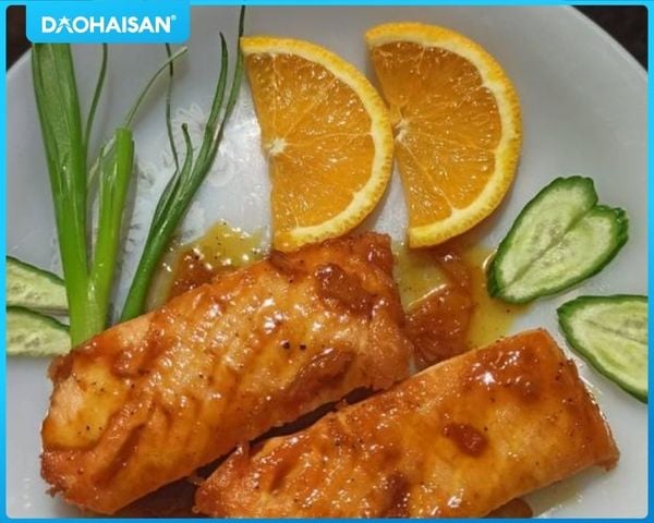 Cá hồi áp chảo nước mắm ngon chuẩn nhà hàng tại nhà 11 Cá hồi sốt nước mắm tỏi ớt sánh bóng chuẩn nhà hàng