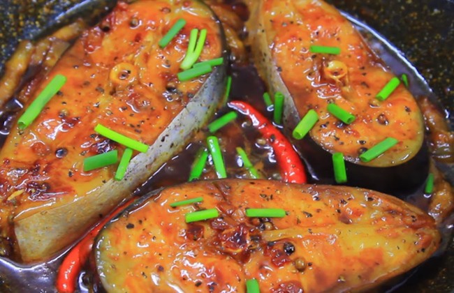 Cá Kho Tiêu Nước Mắm Đậm Đà: Bí Quyết Thơm Ngon, Không Tanh Chuẩn Cơm Nhà 8 Cá kho tiêu nước mắm đậm đà với màu sắc hấp dẫn và thịt cá săn chắc