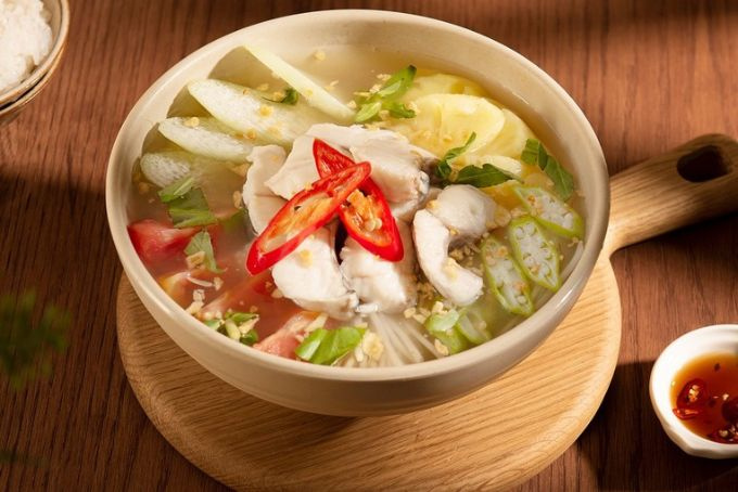 Canh chua cá nước mắm: công thức chuẩn vị miền Tây tại nhà 8 Cá lóc tươi nguyên liệu chính nấu canh chua cá nước mắm kiểu miền Tây