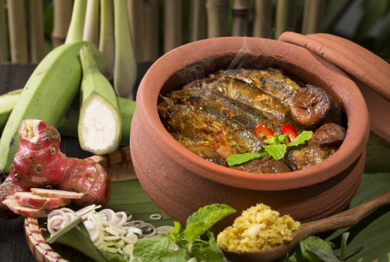Cá mòi kho nước mắm ngon đậm đà chuẩn vị Việt tại nhà 9 Nguyên liệu cá mòi kho nước mắm gồm cá tươi, nước mắm, tỏi, tiêu và gia vị Việt Nam