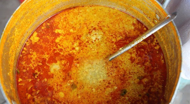Bún kèn nước mắm Phú Quốc: Đặc sản đậm vị biển khiến thực khách nhớ mãi 9 Nước lèo bún kèn nước mắm với cá biển, nghệ và sả chuẩn vị Phú Quốc