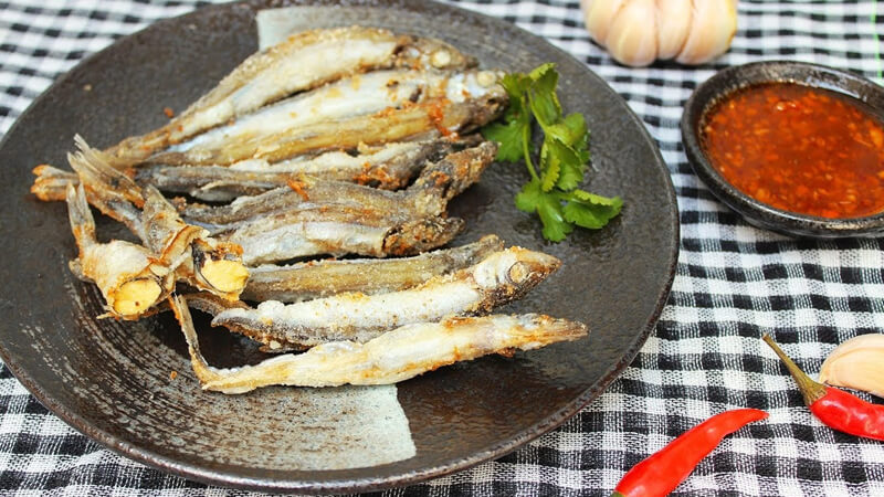 Cá bống chiên nước mắm giòn rụm chuẩn vị nhà hàng tại nhà 8 Cá bống chiên giòn áo nước mắm tỏi ớt đậm đà chuẩn vị miền Tây