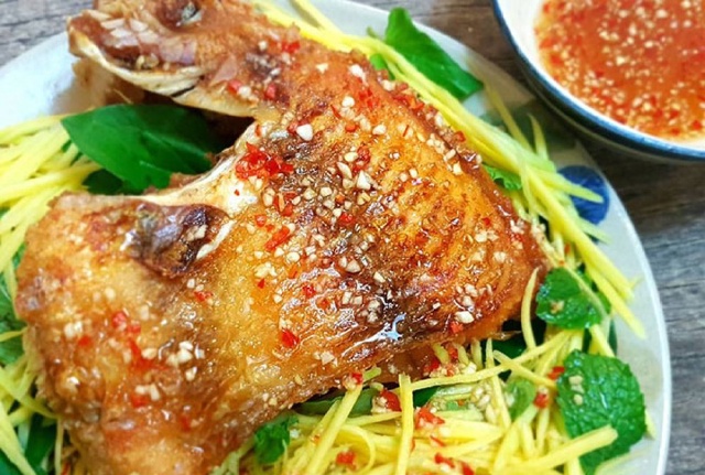 Cá diêu hồng chiên nước mắm giòn ngon chuẩn vị nhà hàng 7 Cá diêu hồng chiên nước mắm vàng giòn phủ sốt tỏi ớt đậm đà