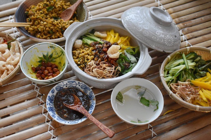 Cơm hến nước mắm Huế chuẩn vị dân dã tại nhà 10 Sơ chế hến sạch cát trước khi nấu cơm hến nước mắm