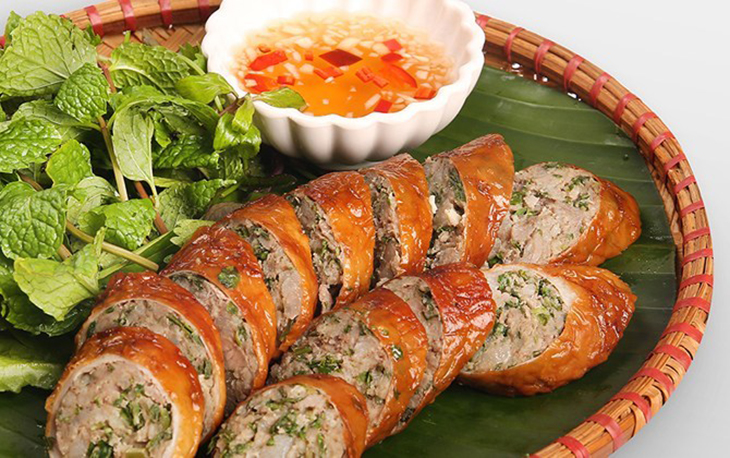 Dồi heo nướng nước mắm ngon chuẩn quán nhậu tại nhà 5 Sơ chế lòng heo sạch để làm dồi heo nướng nước mắm thơm ngon và an toàn