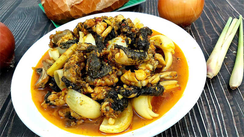 Ếch xào lăn nước mắm thơm ngon chuẩn vị tại nhà 10 Ếch xào lăn nước mắm với sả ớt thơm ngon hấp dẫn trong chảo
