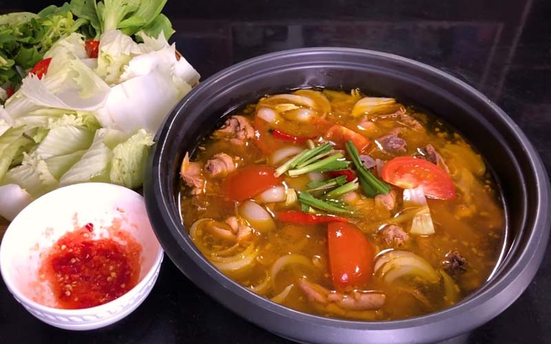 Lẩu vịt nước mắm: cách nấu ngon chuẩn miền Tây tại nhà 8 Cách sơ chế vịt với gừng và muối giúp khử mùi hôi hiệu quả trước khi nấu lẩu