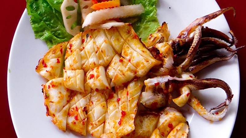 Mực lá nướng nước mắm ngon chuẩn quán hải sản 10 Sơ chế mực lá sạch đúng cách trước khi nướng nước mắm