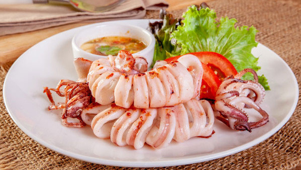 Mực hấp nước mắm ngon giòn: Công thức chuẩn, không tanh 9 Mực hấp nước mắm thơm ngon giữ độ giòn ngọt tự nhiên sau khi hấp đúng kỹ thuật