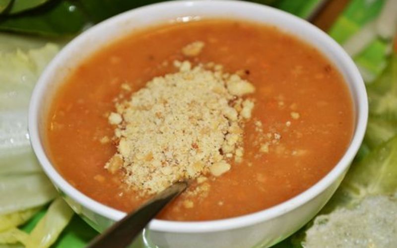 Nem nướng nước mắm chuẩn vị Nha Trang tại nhà 10 Nước mắm chua ngọt ăn nem nướng có độ sánh và màu đỏ cam hấp dẫn