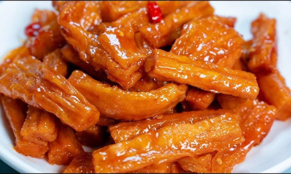 Tàu hũ ky chiên nước mắm giòn ngon chuẩn vị tại nhà 12 Tàu hũ ky chiên nước mắm được áo sốt nhanh giữ độ giòn trong món ăn chay Việt Nam