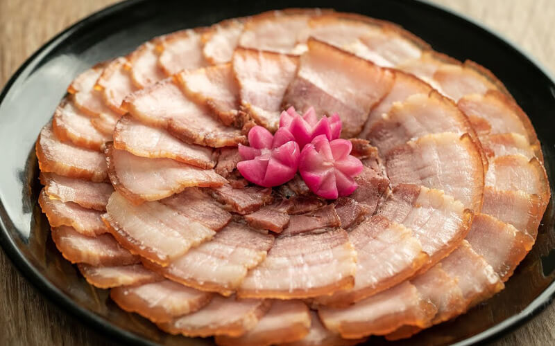 Thịt ngâm nước mắm miền Trung chuẩn vị, giòn ngon để lâu 12 Thịt heo ngâm nước mắm thái lát đẹp mắt, dùng kèm cơm trắng và dưa món truyền thống