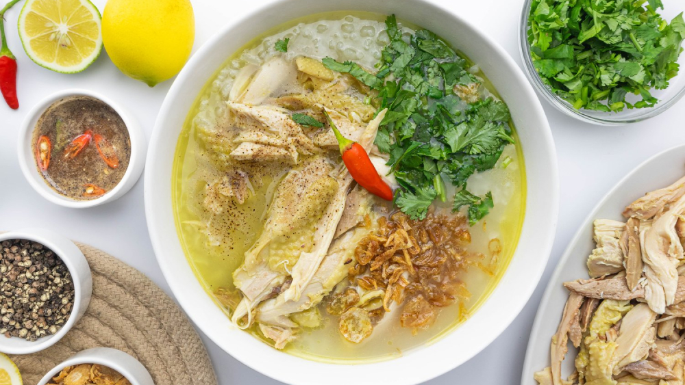 cháo gà nước mắm ngon chuẩn vị: cách nấu dễ nhất tại nhà 8 Nguyên liệu nấu cháo gà gồm gà ta, gạo tẻ, hành lá và gừng tươi